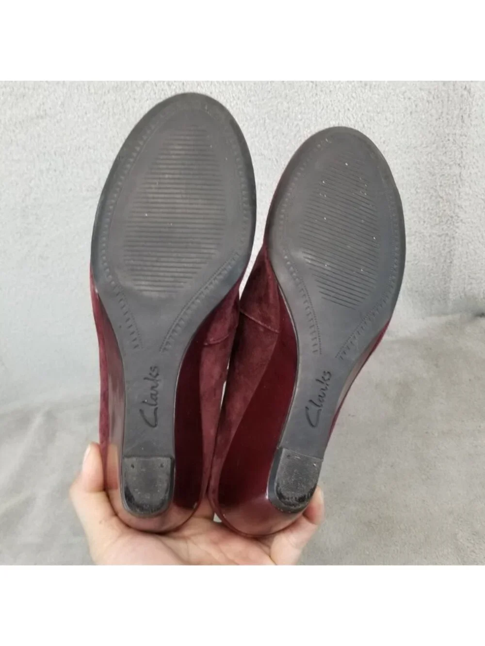 Clarks Shoes Womens Size 7.5 Burgundy Red Suede Ankle Strap Wedge *Read*